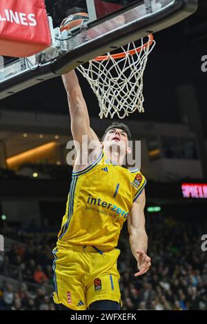 Berlino, Deutschland 01. Febbraio 2024: Basket EuroLeague - 2023/2024 - Alba Berlin vs. Valencia Basket IM Bild: Korbleger von Gabriele Procida (Alba Berlin) Foto Stock