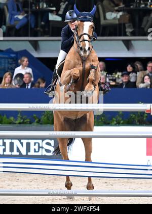 AMSTERDAM - Angelica Augustsson Zanotelli con Kalinka van de Nachtegaele durante la Longines FEI Jumping World Cup al torneo Jumping Amsterdam 2024 alla RAI il 28 gennaio 2024 ad Amsterdam, Paesi Bassi. ANP | Hollandse Hoogte | GERRIT VAN COLOGNE Foto Stock