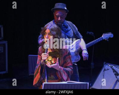 Verona, Teatro Ristori, Italia, 31 gennaio 2024, Maria Pia De Vito, Giacomo Ancillotto durante Maria Pia De Vito 5et - il lavoro di questa donna - italiano S Foto Stock