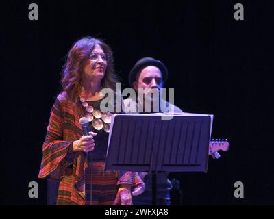 Verona, Teatro Ristori, Italia, 31 gennaio 2024, Maria Pia De Vito, Giacomo Ancillotto durante Maria Pia De Vito 5et - il lavoro di questa donna - italiano S Foto Stock