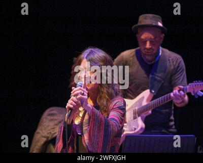 Verona, Teatro Ristori, Italia, 31 gennaio 2024, Maria Pia De Vito, Giacomo Ancillotto durante Maria Pia De Vito 5et - il lavoro di questa donna - italiano S Foto Stock