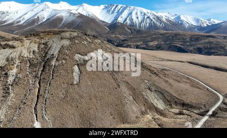 Le montagne e le colline intorno ai campi da sci di Porters Pass Foto Stock