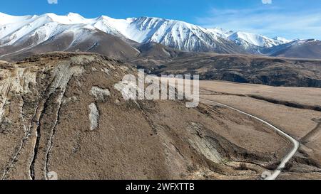 Le montagne e le colline intorno ai campi da sci di Porters Pass Foto Stock