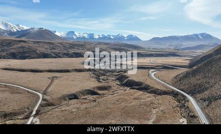 Le montagne e le colline intorno ai campi da sci di Porters Pass Foto Stock