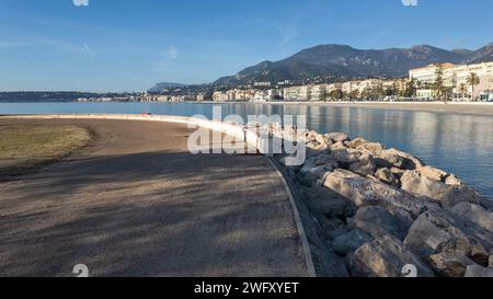 MENTONE, FRANCIA - 27 GENNAIO 2024: Vista panoramica della città di Mentone, Provence Alpes-Cote d'Azur, Francia Foto Stock