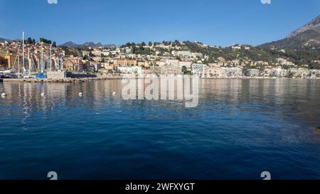 MENTONE, FRANCIA - 27 GENNAIO 2024: Vista panoramica della città di Mentone, Provence Alpes-Cote d'Azur, Francia Foto Stock