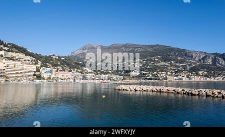 MENTONE, FRANCIA - 27 GENNAIO 2024: Vista panoramica della città di Mentone, Provence Alpes-Cote d'Azur, Francia Foto Stock