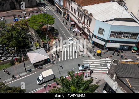 Vista aerea dell'incrocio tra Florencio de Abreu e Boa Vista Street all'angolo di largo Sao Bento nel centro storico del quartiere Centro. Foto Stock