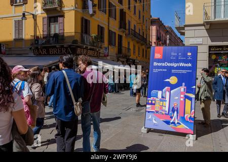 MILANO, ITALIA- 04 17 2023: Il quartiere del design di Brera è il centro storico e di lusso di Milano. Distretto di importanza internazionale con numerosi visitatori Foto Stock