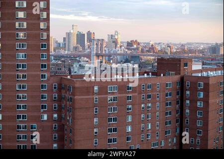 Vista aerea del Ponte di Brooklyn dal Bowery sugli appartamenti Foto Stock