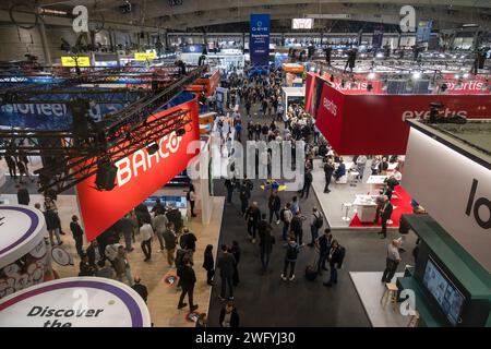 Barcellona, Spagna. 1 febbraio 2024. La sala espositiva è visibile presso il centro espositivo Fira de Barcelona-Gran via durante la celebrazione ISE 2024. Dal 30 gennaio al 2 febbraio, la ventesima edizione di Integrated Systems Europe (ISE) 2024 si svolgerà a Barcellona, presso la sede della Fira de Barcelona-Gran via, che riunisce espositori di aziende e produttori leader del settore audiovisivo. Credito: SOPA Images Limited/Alamy Live News Foto Stock