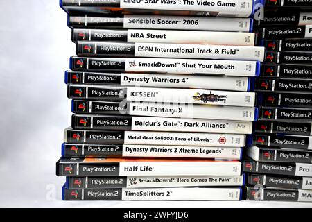 Pila di giochi per PlayStation 2 PS2 – Galles, Regno Unito – 31 gennaio 2024 Foto Stock