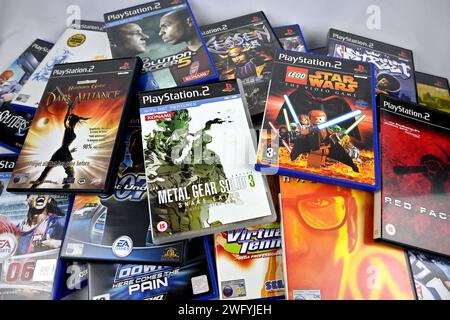 Una grande quantità di giochi per PS2 – Galles, Regno Unito – 31 gennaio 2024 Foto Stock