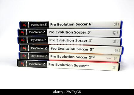 Serie di videogiochi PES Pro Evolution Soccer (1 - 6) Stacked pile – Galles, Regno Unito – 31 gennaio 2024 Foto Stock