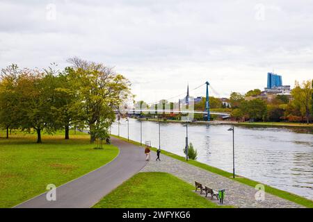 Vista panoramica di Francoforte sul fiume Ponte principale ai grattacieli della Germania. Foto Stock