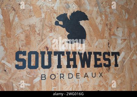 Bordeaux , Francia - 01 29 2024 : marchio Southwest bordeaux Cotton Company e logo testuale facciata del negozio di abbigliamento ingresso da france Sout Foto Stock