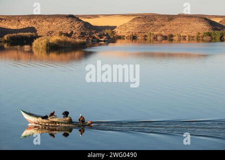 Pescatori sul lago Nasser, Nubia, Egitto Foto Stock