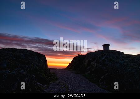 Toposcope sul Worcestershire Beacon di Dawn. Malvern Hills, Worcestershire, Inghilterra Foto Stock