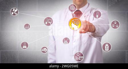 Scienziato di ricerca farmaceutica irriconoscibile che avvia l'intelligenza artificiale. Concetto di soluzione basata sull'intelligenza artificiale, applicazione basata sull'intelligenza artificiale, ottimizzazione Foto Stock