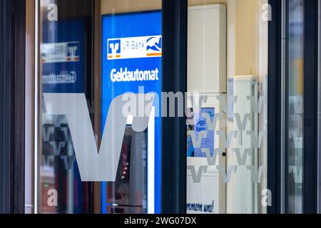 VR-Bank Bad Salzungen Schmalkalden EG - Filiale Erfurt VR-Bank Bad Salzungen Schmalkalden eg, Beratungsstelle Erfurt Meyfartstraße die Volks- und Raiffeisenbank Bad Salzungen Schmalkalden steht im Fokus der Bundesanstalt für Finanzdienstleistungsaufsicht BaFin. Die Bank, Die erst mit der Raiffeisenbank Borken Nordhessen fusionierte, wurde bundesweit wegen der Einstein llung des Fußballers Stefan Effenberg als Effenberg-Bank bekannt. Erfurt Thüringen DEUTSCHLAND **** VR Bank Bad Salzungen Schmalkalden eg filiale di Erfurt VR Bank Bad Salzungen Schmalkalden eg, ufficio di consulenza Erfurt Meyfartstraße Volks Foto Stock