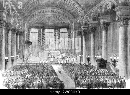 Messa di mezzanotte a St. Mary's, Moorfields, la vigilia di Natale del 1862. "La nostra illustrazione rappresenta una delle cerimonie più imponenti della Chiesa Cattolica Romana, celebrata in un edificio che sorge accanto alla Cattedrale di San George tra i luoghi di culto di quella persuasione a Londra. St Mary's, Moorfields, che si trova all'angolo di East-Street, Finsbury-Circus, è stato aperto nel 1820...l'interno è bello - anzi, può essere definito superbo. La parete semicircolare dell'altare, dietro uno schermo di colonne marmoree, presenta un grande dipinto della Crocifissione, di aglio, artista italiano, Foto Stock