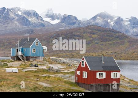Case del remoto villaggio di Tasiussaq in Groenlandia. Foto Stock