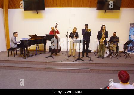 Gary Crosby, Aleksandra Topczewska, Alex ho, Mark Kavuma, Daniel Smithson e David Kayode, Gary Crosby Sextet, National Jazz Archive, Loughton, Essex, ottobre 2023. Foto Stock