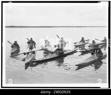 Eschimesi in kayak, Noatak, Alaska, c1929. Foto Stock