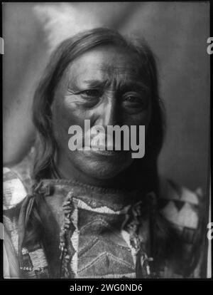 Hollow Horn Bear-Brul&#xe9;, c1907. Orso a corno cavo, ritratto dei busti, rivolto verso la parte anteriore. Foto Stock