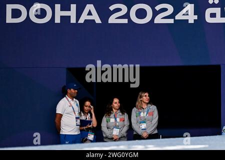 Doha, Qatar. 2 febbraio 2024. Roberta Farinelli e Patrizia Giallombardo, allenatori del team Italia, durante il 21° Campionato Mondiale di Aquatics all'Aspire Dome di Doha (Qatar), 02 febbraio 2024. Crediti: Insidefoto di andrea staccioli/Alamy Live News Foto Stock