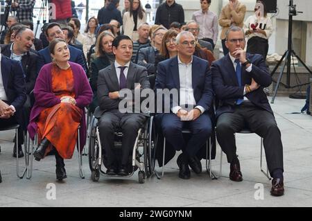 Madrid, Spagna. 2 febbraio 2024. Il sindaco di Madrid Jose Luis Martinez Almeida durante un incontro con il pilota Carlos Sainz come vincitore del Rally Dakar 2024 a Madrid venerdì 2 febbraio 2024 credito: CORDONE PRESS/Alamy Live News Foto Stock