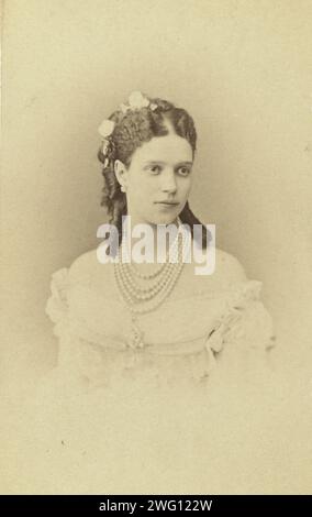 Principessa Dagmar (poi imperatrice Maria Feodorovna) ritratto testa-e-spalle, rivolto a destra, tra il 1860 e il 1870. Foto Stock