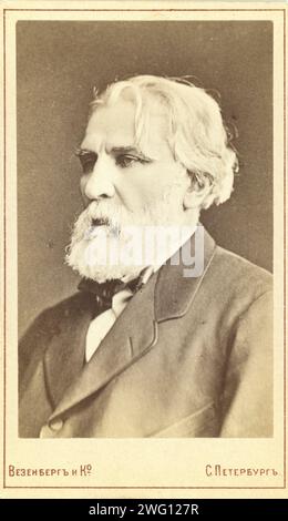 Ivan Sergeevich Turgenev, ritratto testa e spalle, rivolto a sinistra, tra il 1880 e il 1886. Foto Stock