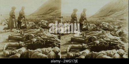 I resti distrutti di eroi russi che furono uccisi vicino a 203 metri Hill, Port Arthur, c1905. Foto Stock