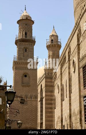 Complesso Qalawun complesso minareto di Sultan al-Mansur Qalawun in via Muizz al Cairo, Egitto Foto Stock