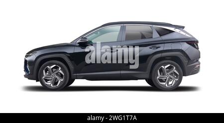 SUV Hyundai Tucson, vista laterale isolata su sfondo bianco Foto Stock