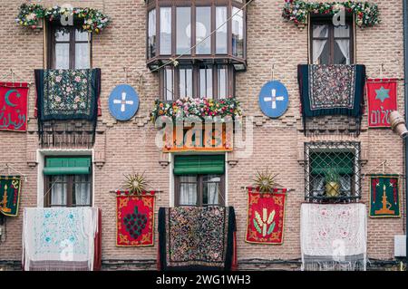 Toledo, Spagna, 18 giugno 2014: Colorato Corpus Christi: Un arazzo di tradizione a Toledo Foto Stock