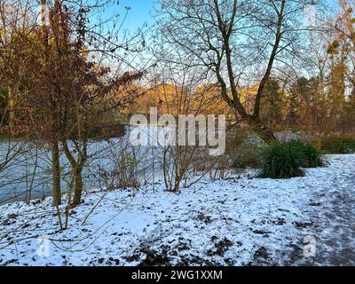 Parigi, Francia, gruppo di persone in visita, paesaggio invernale, neve nel 'Bois de Vincennes', (Lago Saint Mande), paesaggio, Parco Urbano, città Foto Stock