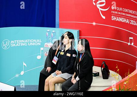 Seoyeong WI (KOR), al Kiss & Cry, durante il Women Free Skating, all'ISU Four Continents Figure Skating Championships 2024, presso SPD Bank Oriental Sports Center, il 2 febbraio 2024 a Shanghai, Cina. Crediti: Raniero Corbelletti/AFLO/Alamy Live News Foto Stock