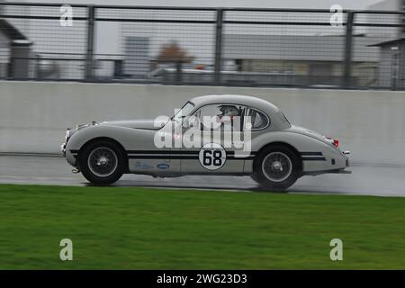 Marc Gordon, Read Gomm, Jaguar XK140, MRL RAC Woodcote Trophy & Stirling Moss Trophy for Pre-'56 & Pre-'61 Sports Cars, una gara di un'ora con Icon Foto Stock