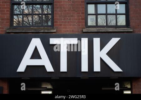 Windsor, Regno Unito. 2 febbraio 2024. L'Atik Nightclub di Windsor, Berkshire, chiude definitivamente. I proprietari, Rekom UK, sono il più grande operatore di nightclub del Regno Unito e hanno annunciato che chiuderanno 17 locali con effetto immediato dopo essere entrati in amministrazione. I locali che chiuderanno includono un certo numero di club Pryzm, quattro locali notturni Atik, un Jumpin Jaks e un Bar & Beyond. Atik a Windsor era un ex Liquid Nightclub e prima di allora Blazers. Credito: Maureen McLean/Alamy Live News Foto Stock