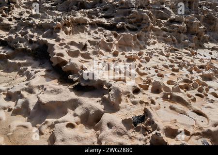 Interessante tipo di rocce sulla costa dell'Oceano Atlantico nella città di Ajuy, Fuerteventura, Spagna Foto Stock