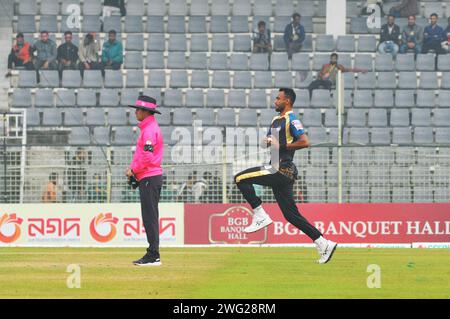 Sylhet, Bangladesh. 2 febbraio 2024. Bangladesh paceman SHORIFUL ISLAM in azione per Durdanto Dhaka contro Sylhet Strikers nella Bangladesh Premier League al Sylhet International Stadium. Foto Stock