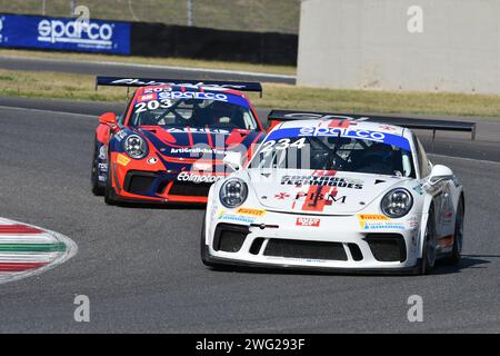 Scarperia, 29 settembre 2023: Porsche 991 GT3 Cup del team GDL Racing guidato da Luvisi Matteo e Croccolino Filippo in azione durante le prove di Italia Foto Stock