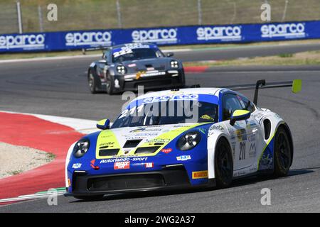 Scarperia, 29 settembre 2023: Porsche 992 GT3 Cup del team Autorlando Sport guidato da Ghezzi Giuseppe e Zanardini Mirko in azione durante le prove di i Foto Stock