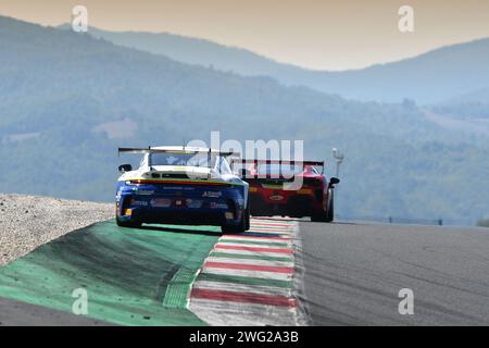 Scarperia, 29 settembre 2023: Porsche 992 GT3 Cup del team Autorlando Sport guidato da Ghezzi Giuseppe e Zanardini Mirko in azione durante le prove di i Foto Stock