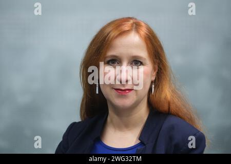 Neukieritzsch, Germania. 2 febbraio 2024. Franziska Schubert, leader del gruppo parlamentare dei Verdi sassoni, sta partecipando alla convention statale del suo partito. La conferenza del partito di due giorni si concentrerà sul programma per le prossime elezioni statali. Credito: Sebastian Willnow/dpa/Alamy Live News Foto Stock