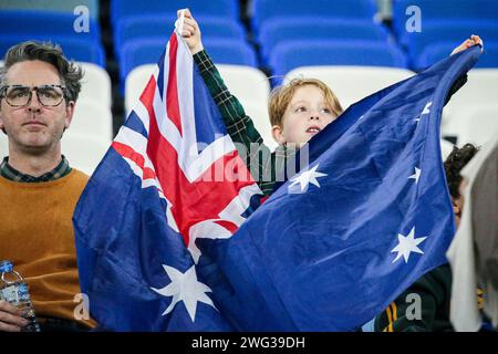 Doha, Qatar, 2 Feb 2024, AFC Asian Cup Qatar 2023 Quater finale: Australia 1-2 Corea del Sud, Son Heung-min, Hwang Hee-chan salvano la giornata per portare la Corea in semifinale. Immagine: Tifoso australiano per la squadra nazionale. Foto Stock