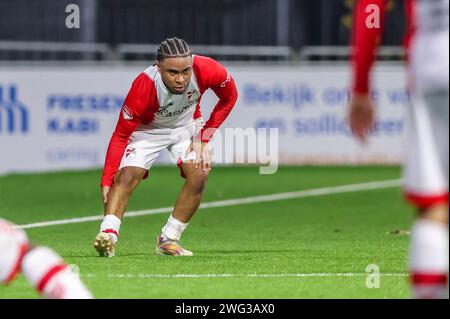 Emmen, Paesi Bassi. 2 febbraio 2024. EMMEN, PAESI BASSI - 2 FEBBRAIO: Vicente Besuijen dell'FC Emmen ha dei crampi durante il Keuken Kampioen Divisie match tra l'FC Emmen e l'FC Eindhoven a De Oude Meerdijk il 2 febbraio 2024 a Emmen, Paesi Bassi. (Foto di Pieter van der Woude/Orange Pictures) credito: dpa/Alamy Live News Foto Stock