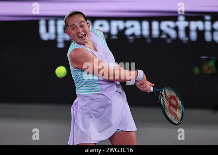 Linz, alta Austria, Austria. 2 febbraio 2024. Jelena Ostapenko (LAT) in azione durante l'alta Austria Ladies Linz - Womens Tennis, WTA500 (Credit Image: © Mathias Schulz/ZUMA Press Wire) SOLO USO EDITORIALE! Non per USO commerciale! Foto Stock
